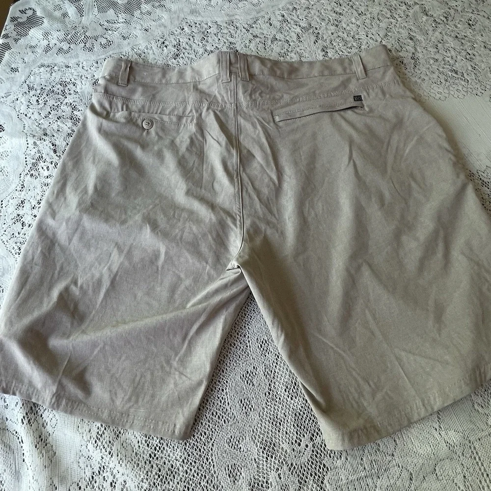 Burnside Men's Tan Shorts Flat Front Button Closure Slash Pockets Size 40